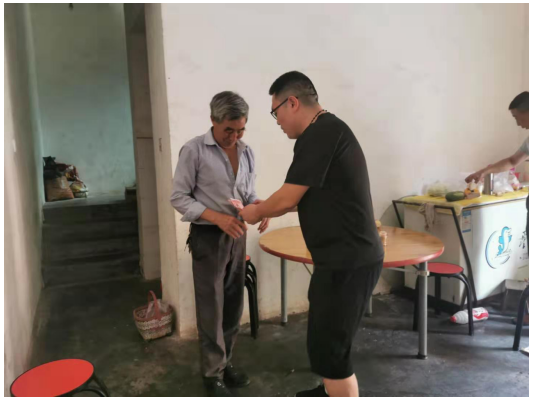 慰问帮扶 爱心继续